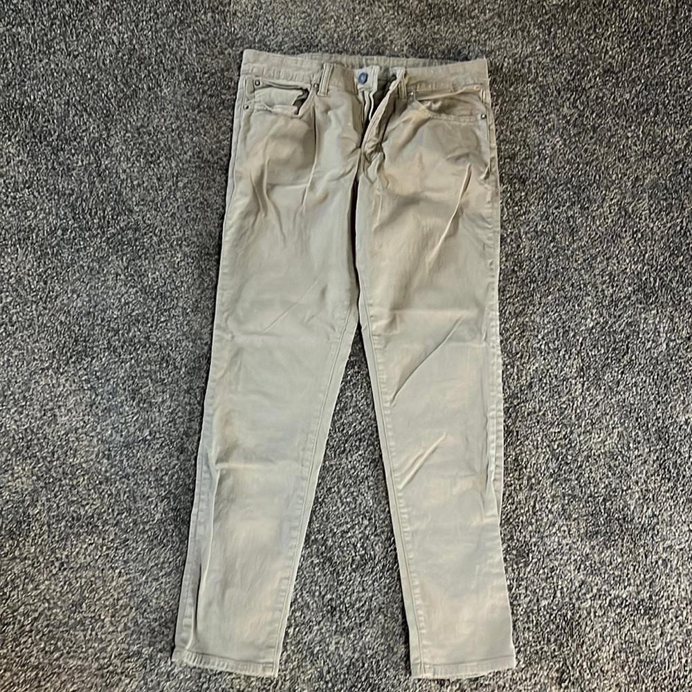 American Eagle Athletic Chinos. Size 31 x34